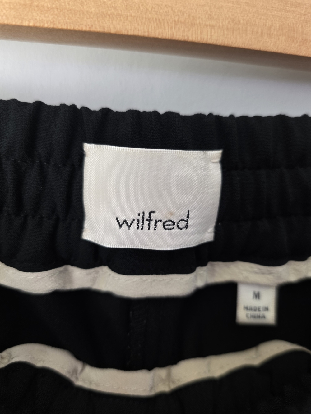 Wilfred Aritzia Black Pull-On Jogger Pants Drawstring Waist Size Medium - Picture 5 of 13